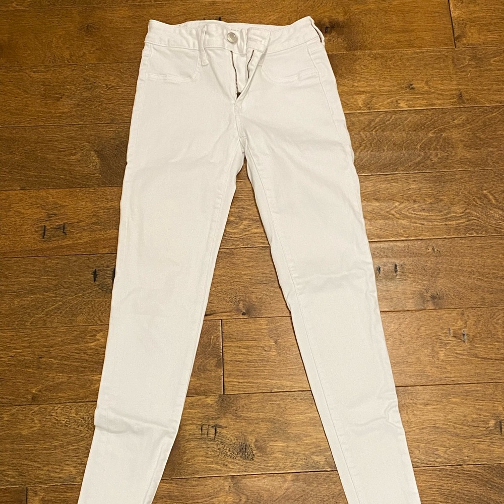White American Eagle Next Level Stretch jeans size 2.